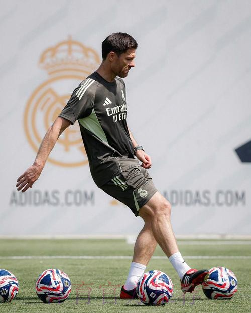 图片报：阿隆索承诺明夏去皇马的消息不属实